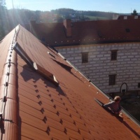Komorní Hrádek - čištění okapů
